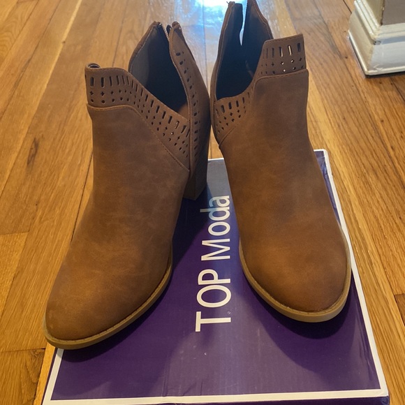 Top Moda tan bootie, 9. Excellent condition. - Picture 3 of 5
